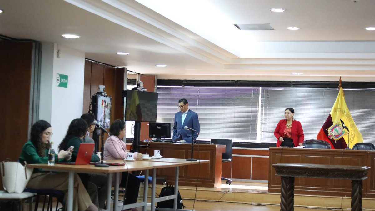 Proceso. En la diligencia se estimaba la revisión de medidas pedida por 3 investigados por el delito de delincuencia organizada.