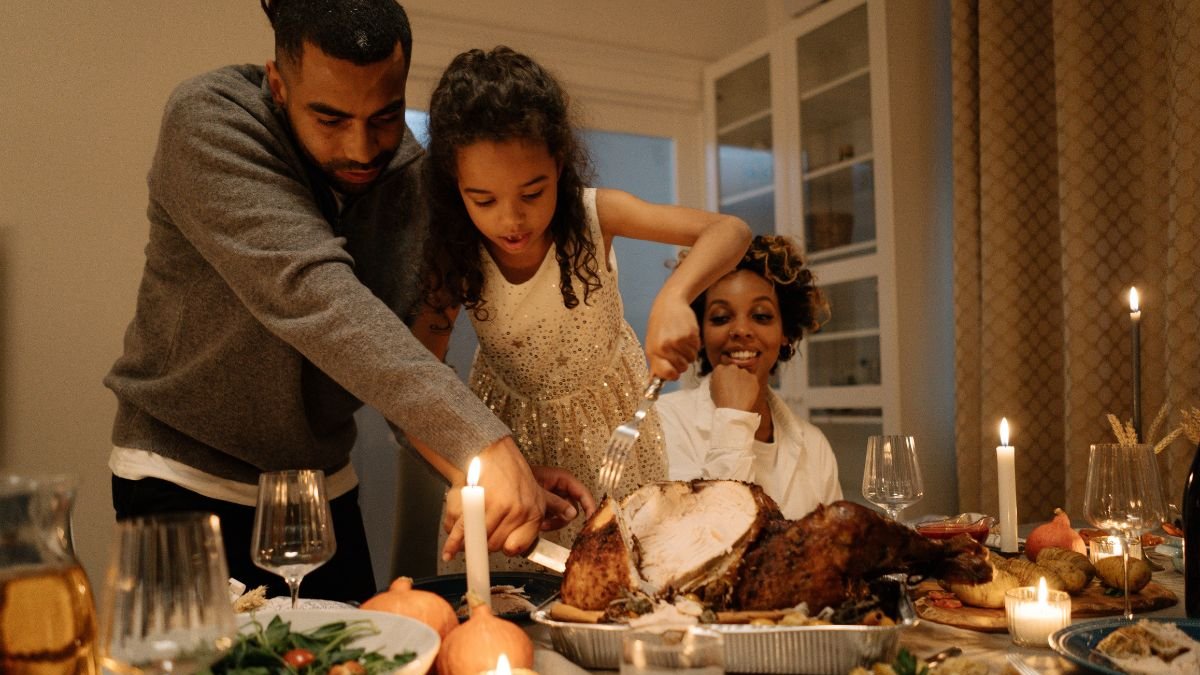 Referencial. Familia celebrando el Día de Acción de Gracias.