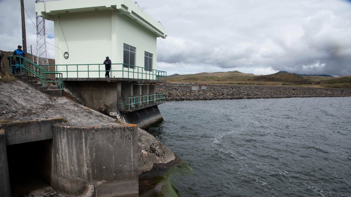 La cota actual del sistema de la Mica es de 3.916 metros sobre el nivel del mar, ligeramente por encima de la cota mínima de 3.912.