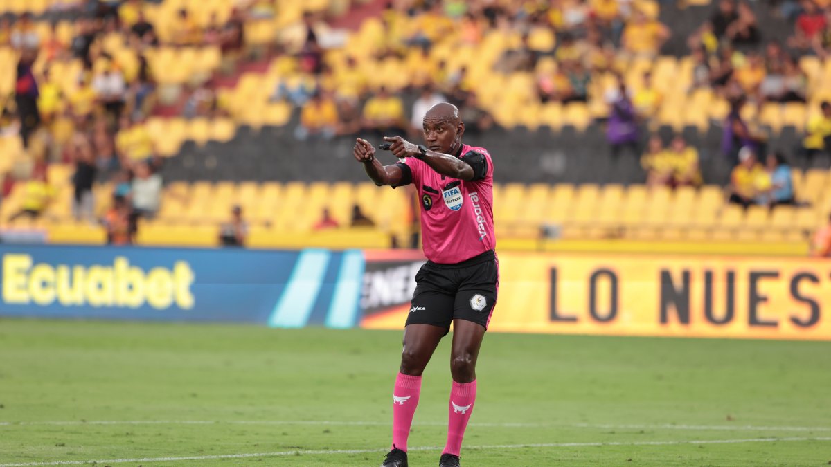 Augusto Aragón fue el árbitro que dirigió el partido entre Liga de Portoviejo y Deportivo Quito, en el Ascenso Nacional