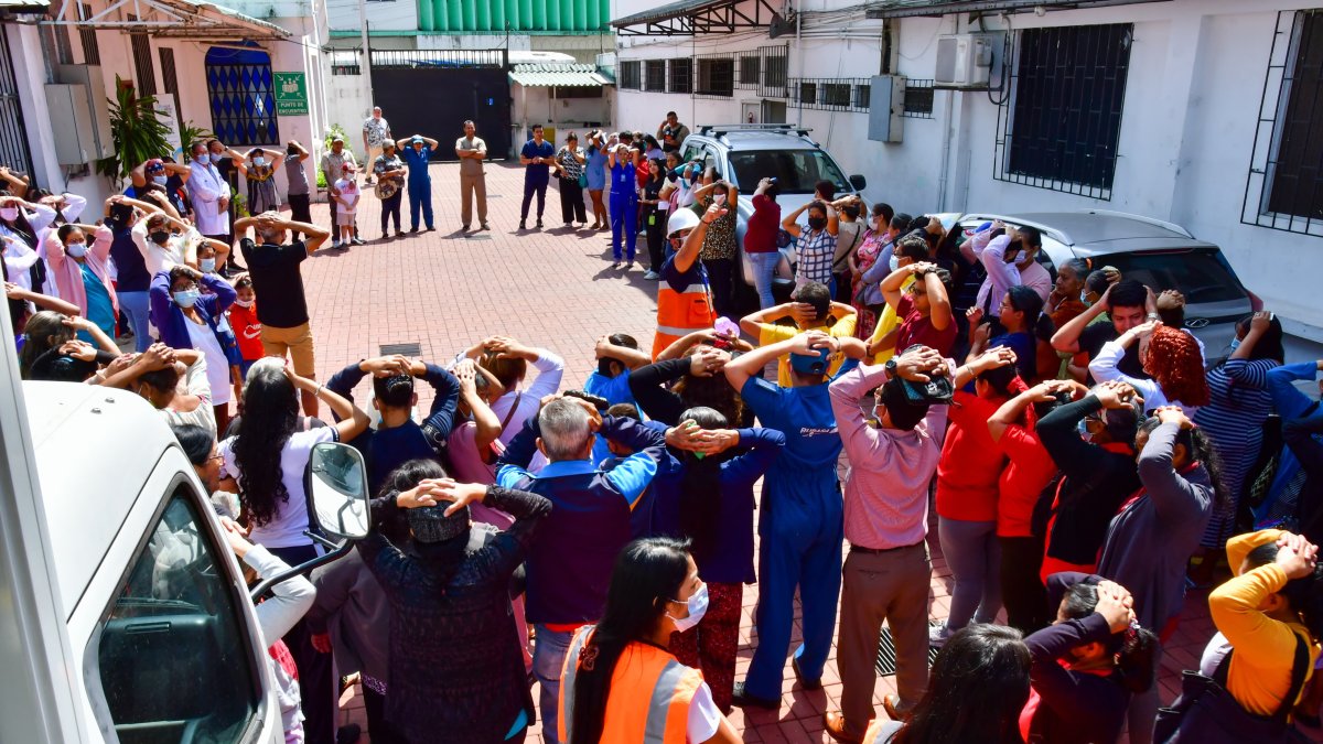 Este 28 de noviembre se llevó a cabo un simulacro de prevención en el Hospital Bicentenario.