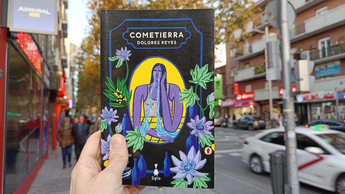 Dolores Reyes publicó 'Cometierra', su primera novela en 2019.