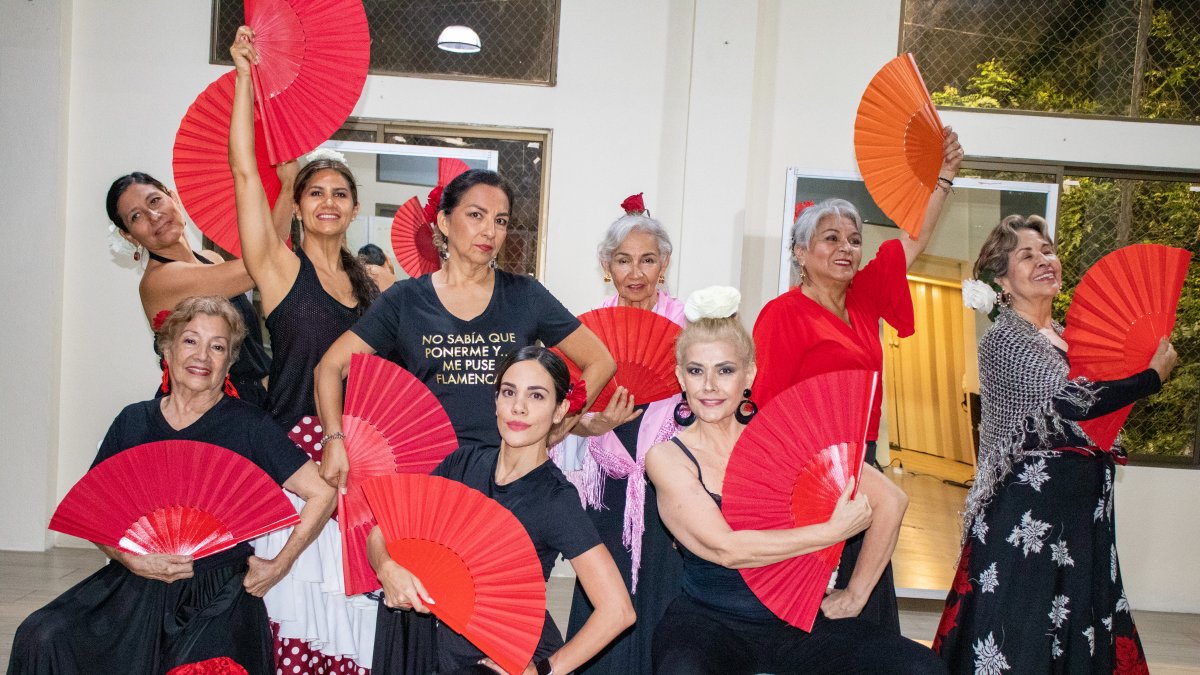 Acto. Las artistas culminan el año lectivo con muestra de flamenco.