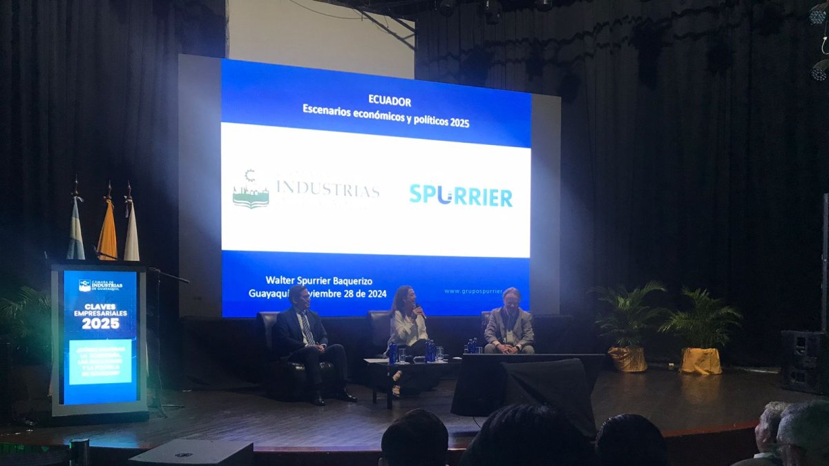 Empresarios analizan los retos a enfrentar en 2025.