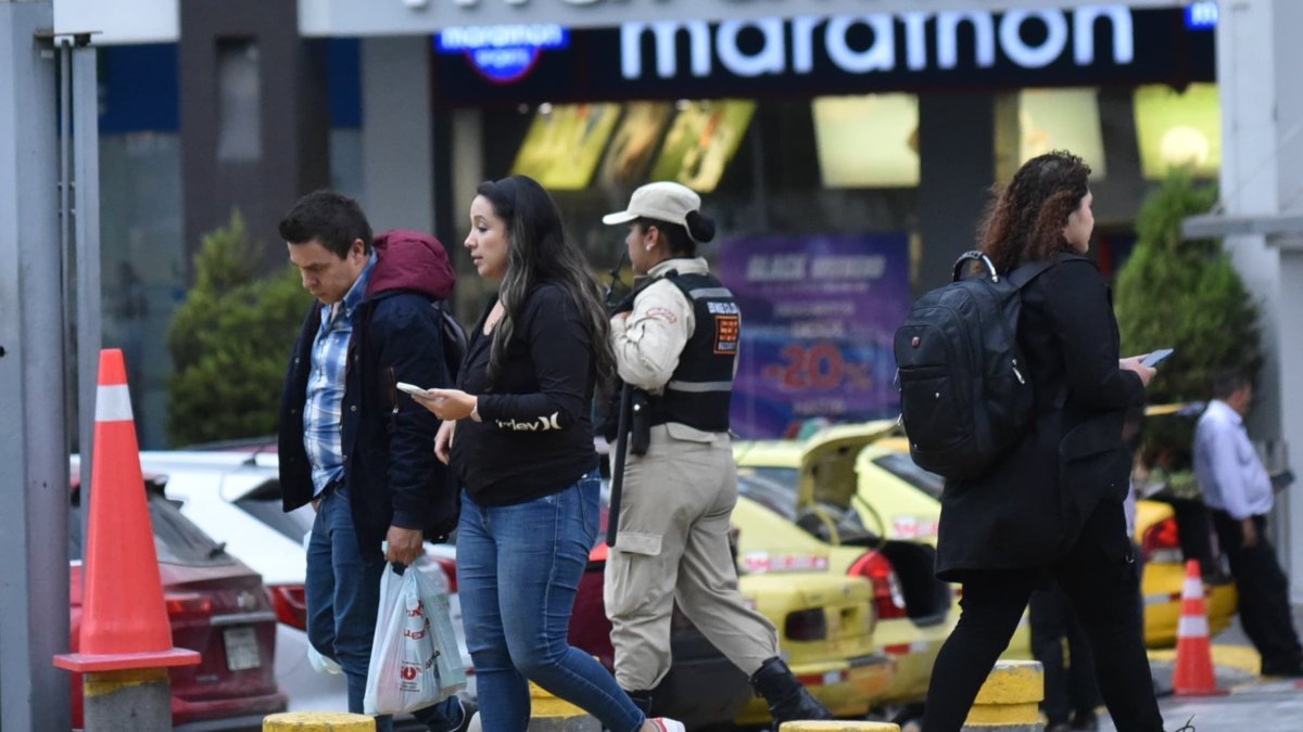 Algunos centros comerciales ampliarán sus jornadas de descuentos por Black Friday hasta el domingo y alargarán los horarios.