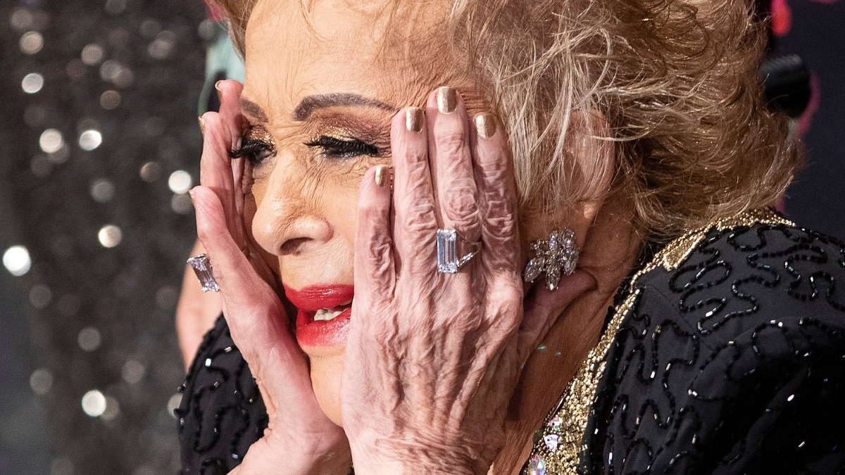 Fotografía de archivo del 29 de agosto de 2022 de la actriz mexicana Silvia Pinal, durante un homenaje en el Palacio de Bellas Artes, en Ciudad de México.