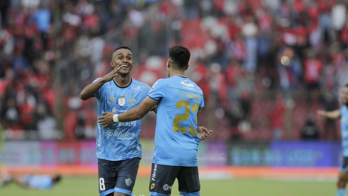 La celebración de los jugadores de El Nacional tras ganar la final de la Copa Ecuador.