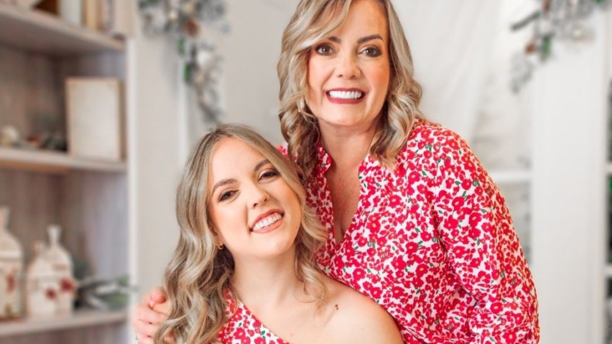 Úrsula Strenge con su hija Camila.