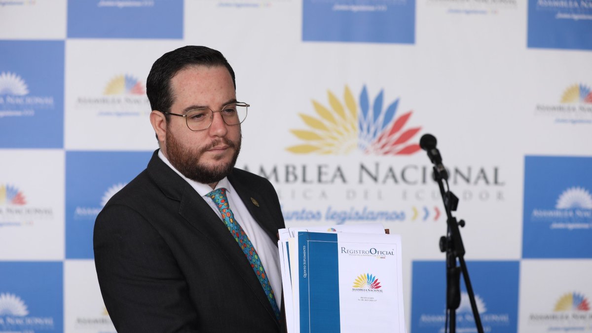 Alejandro Muñoz es el secretario de la Asamblea Nacional.