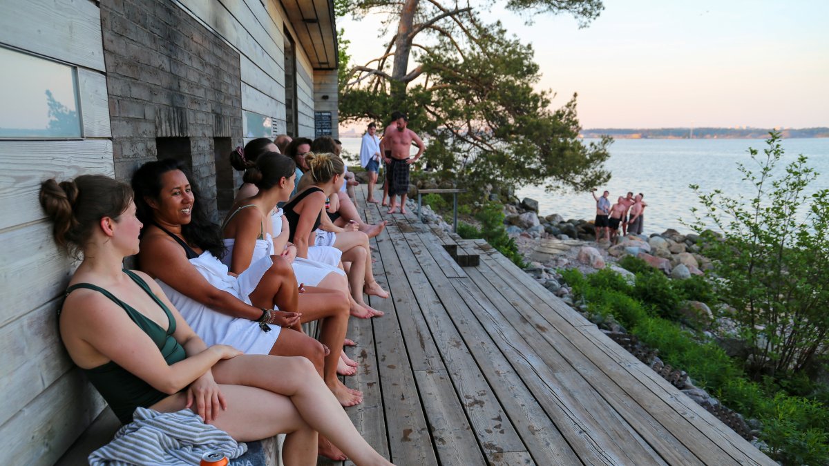 Sauna de la isla de Lonna, un lugar que congrega a mucha gente, en Helsinki.