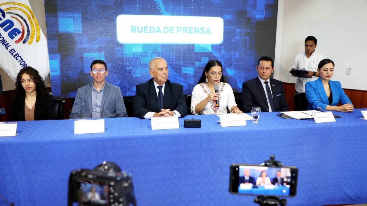 La presidenta del CNE brindó una rueda de prensa en Morona Santiago.