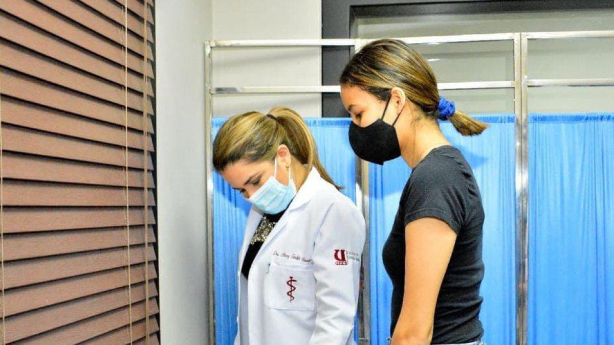 Servicios. Estudiantes y médicos especialistas atienden a los estudiantes y a la ciudadanía en general.