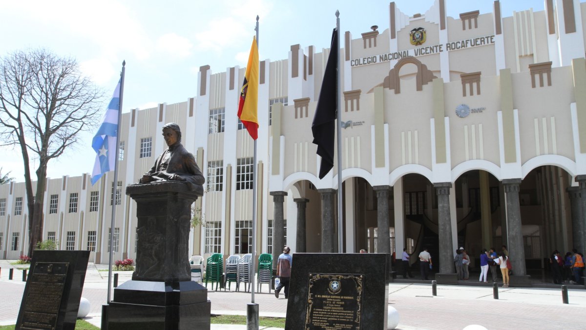 Parte interior del colegio Vicente Rocafuerte, ubicado en el centro de Guayaquil.