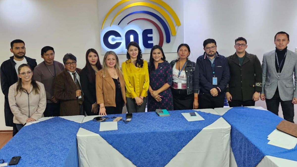 Candidatas a la Vicepresidencia se reunieron con delegados de universidades, para planificar el debate del 12 de enero.