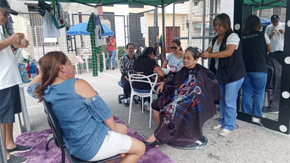 Emprendedoras de la ciudadela Guangala participan en una feria este sábado 30 de noviembre.