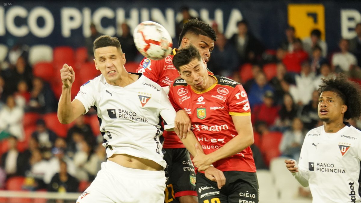 Liga de Quito enfrenta a Deportivo Cuenca en el cierre de la segunda fase de la LigaPro.