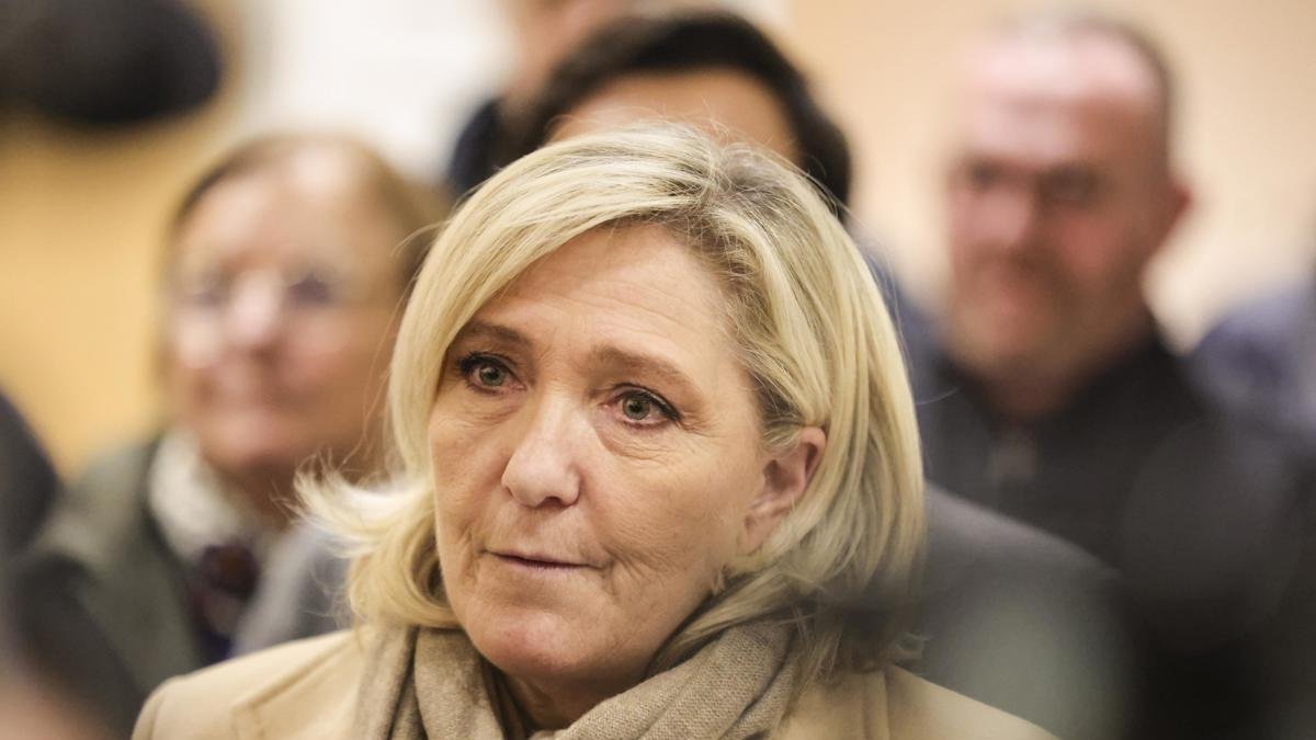 La líder de la extrema derecha francesa, Marine Le Pen, en el Palacio de Justicia de París, el 27 de noviembre de 2024.