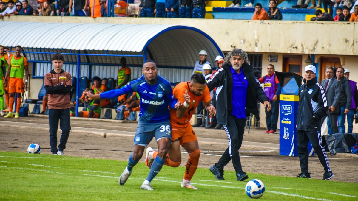 El Bombillo perdió 2-1 en el Reina del Cisne contra un Libertad que peleó por no descender hasta la última fecha.