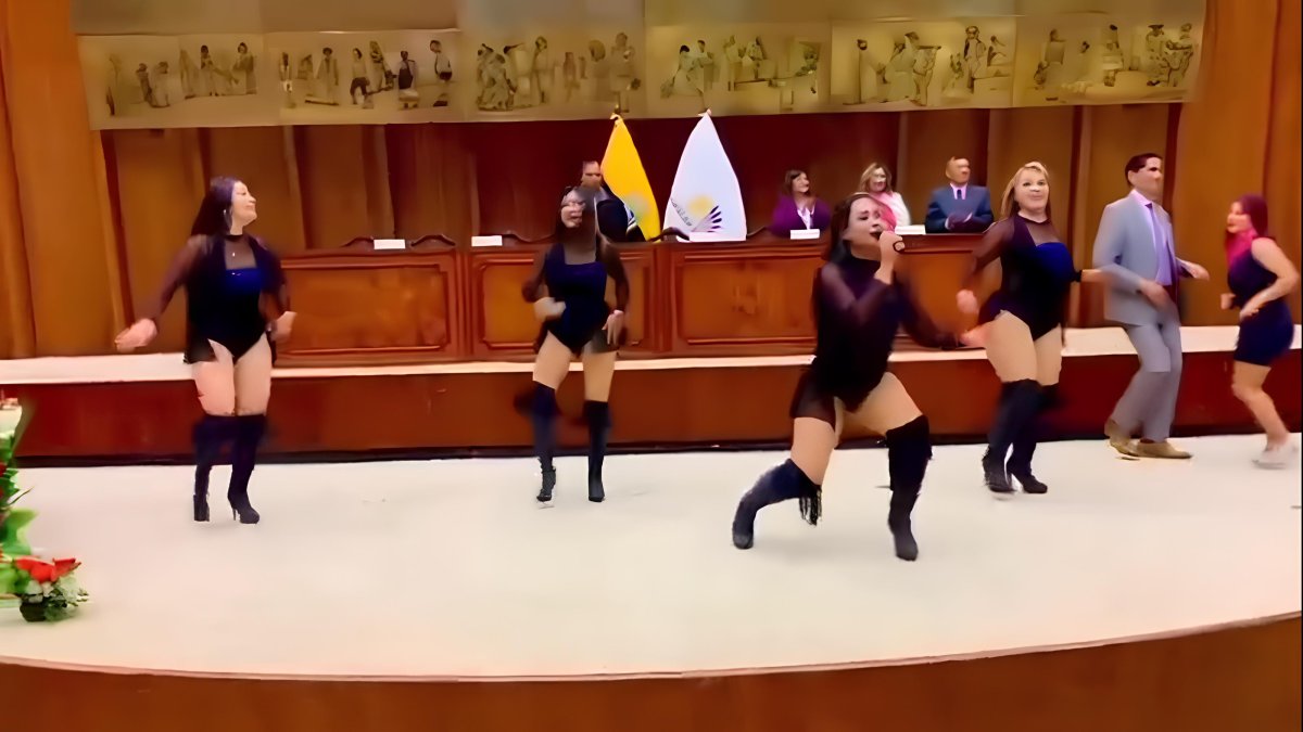 El grupo de tecnocumbia hizo su presentación en uno de los salones de la Asamblea.