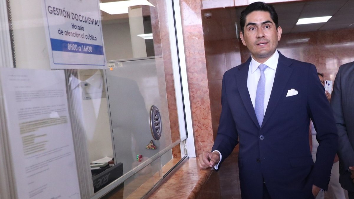 Viviana Veloz dijo que presentará una queja formal contra el asambleísta Hernán Zapata, por el polémico video de bailarinas de tecnocumbia en el Legislativo.