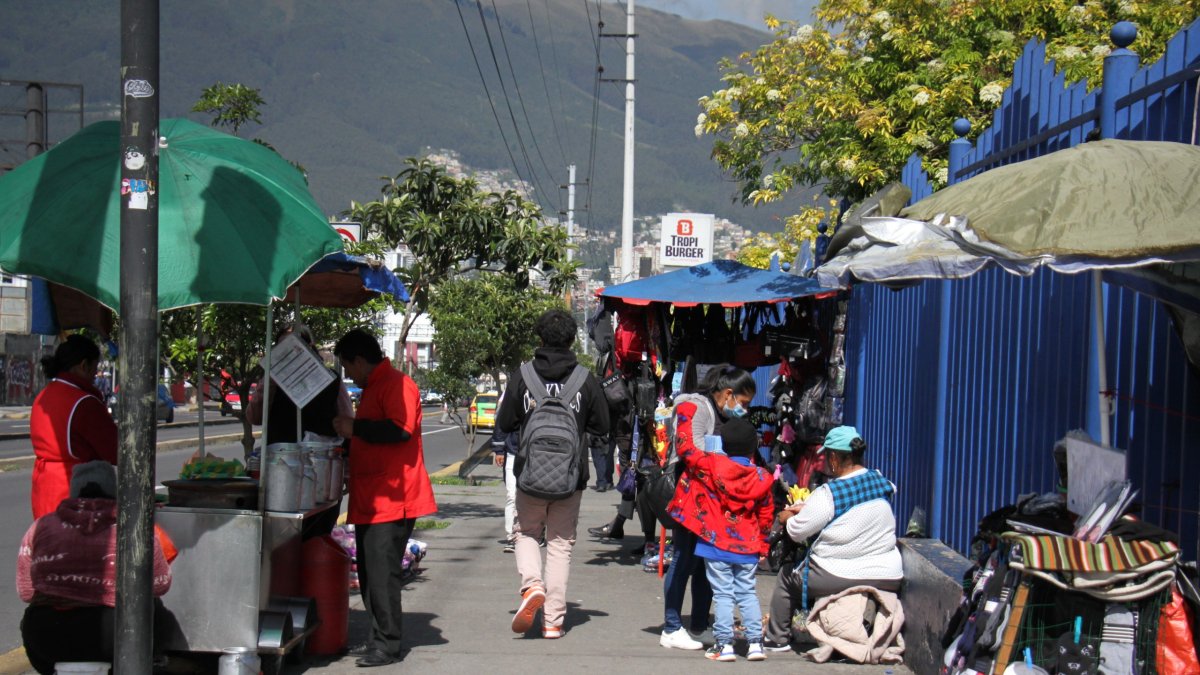Desorden. Muñoz plantea dar más permisos al comercio autónomo.