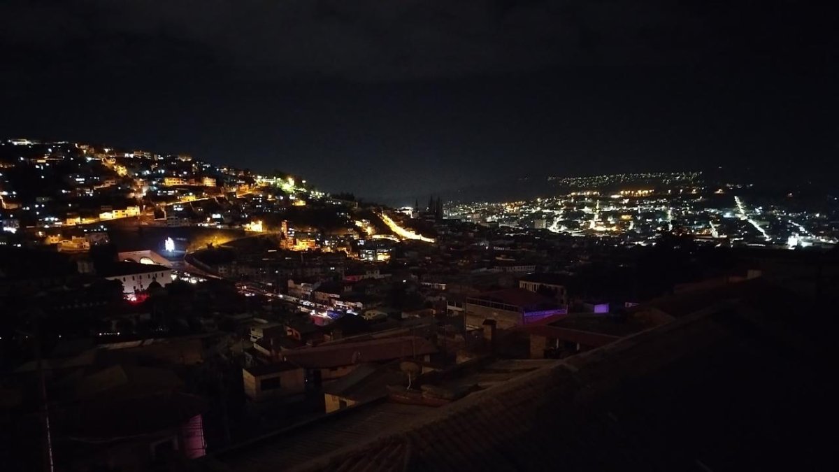 Quito ha venido enfrentando cortes de luz por la crisis energética, al igual que el resto del país.