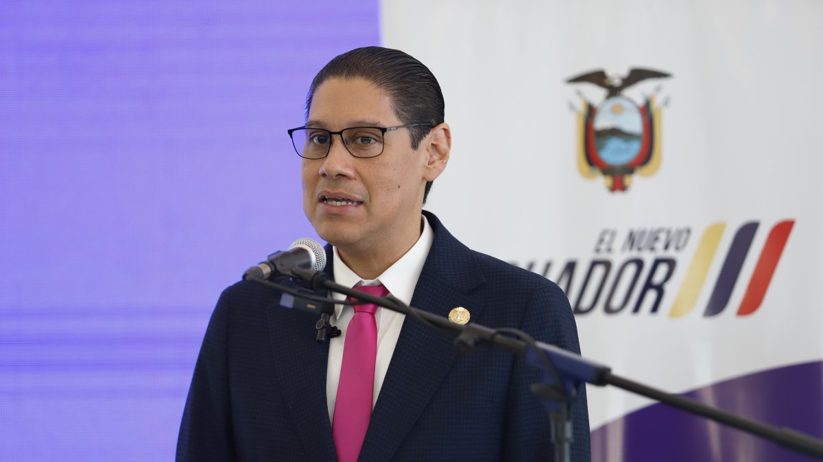 César Martín, ministro de Telecomunicaciones, en rueda de prensa.