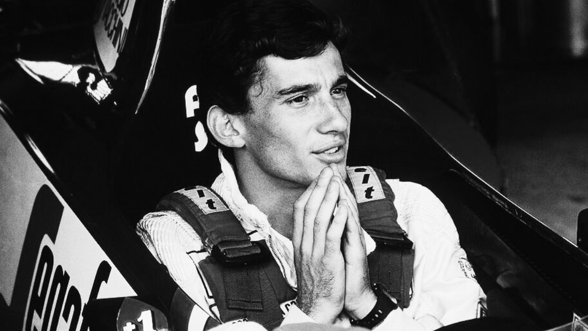 Ayrton Senna fue un piloto de automovilismo brasileño.