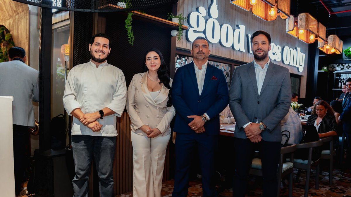 Andrés Robles Chef Asesor, Andrea Zambrano Gahón de Mendoza Directora de Truefood, José Aníbal Mendoza Gerente General de Truefood y Juan Banovsky Enólogo de Dos Hemisferios.