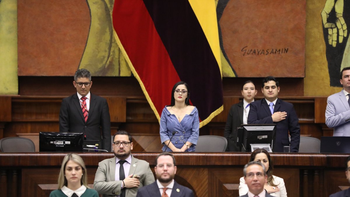 Las bancadas legislativas tienen posturas lejanas al lío en el CNE.