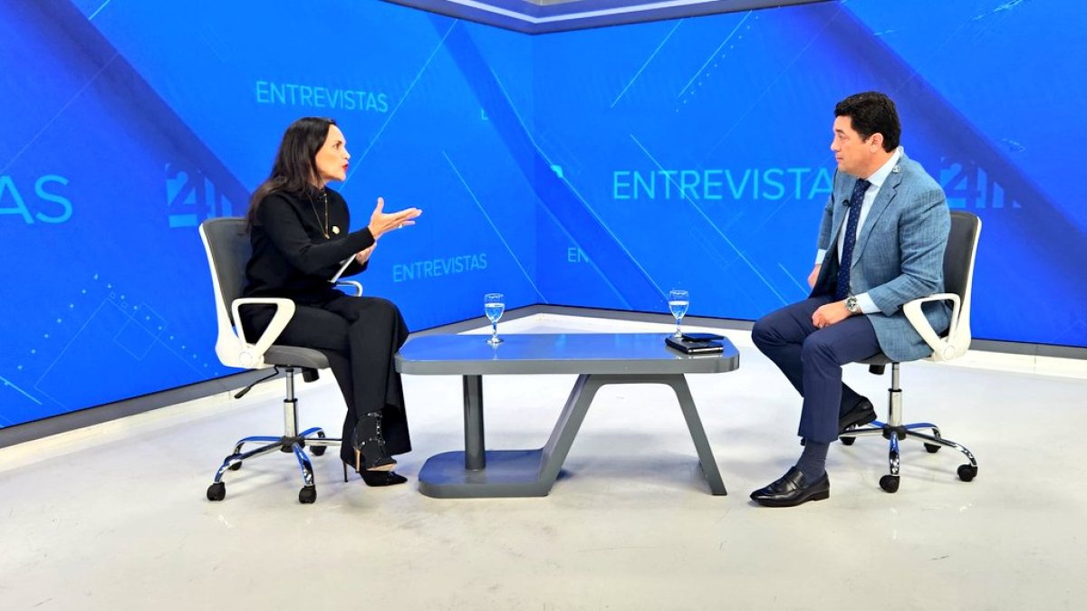 La ministra de Energía (encargada), Inés Manzano, en entrevista este 3 de diciembre de 2024.