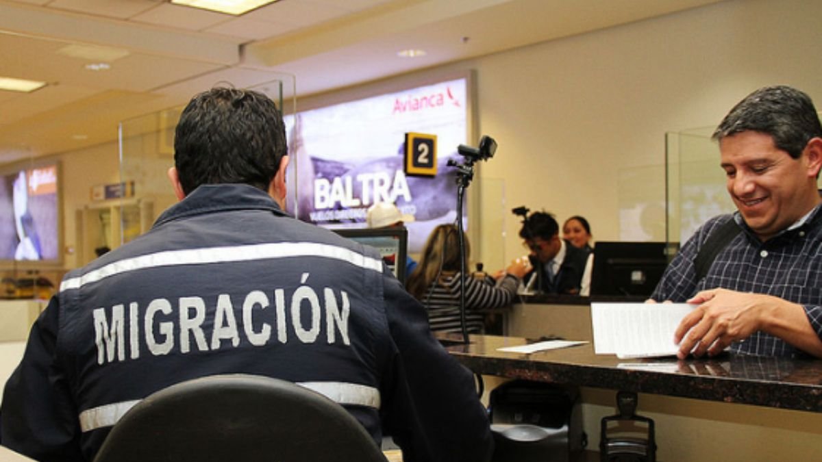 Ecuador regula el ingreso de menores de edad, así como las restricciones para ciudadanos de ciertos países que requieren visa para ingresar.