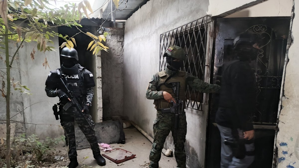 Durante el estado de excepción, los militares suelen realizar operativos junto a la policía, en contra de grupos delictivos.