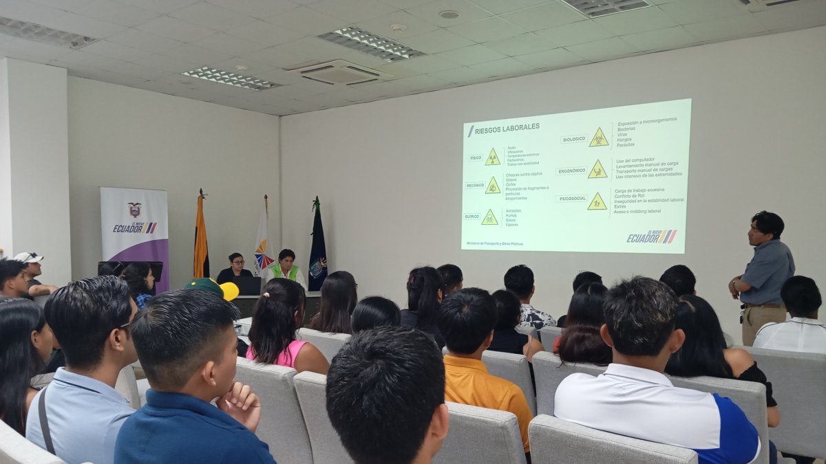 Socialización de programa Jóvenes en Acción, en Santa Elena.