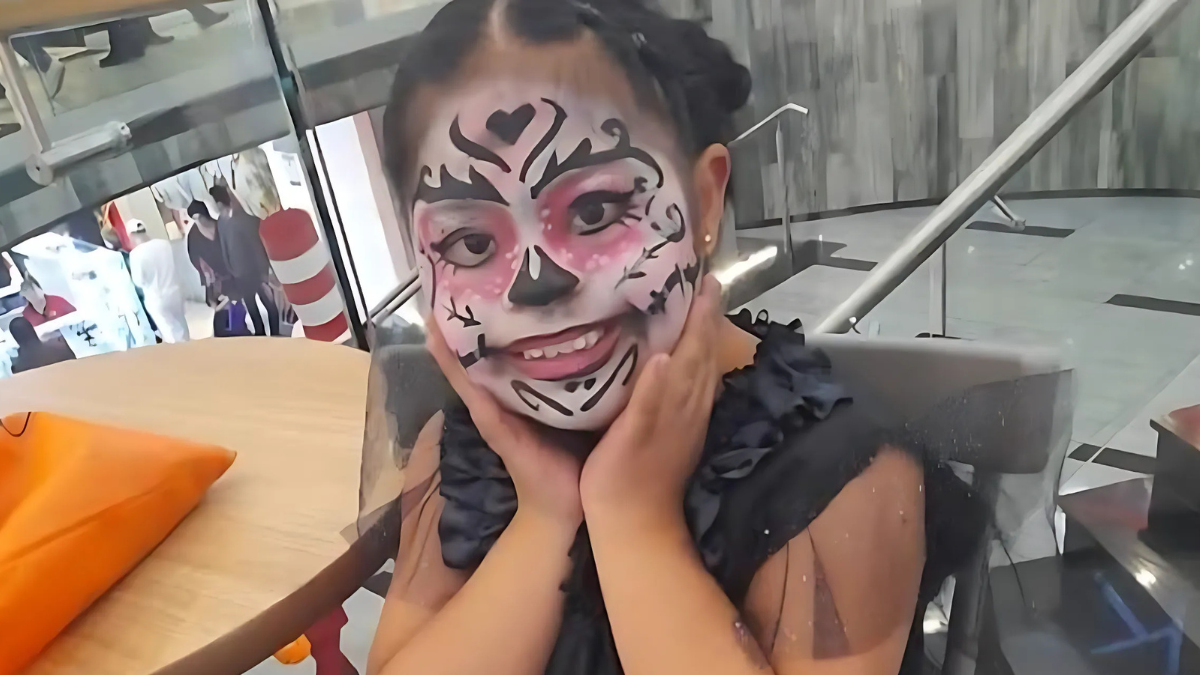 Doménica, de 10 años, acude al Centro Terapéutico Aprendiendo a Vivir, para niños con síndrome de Down, de la Fundación Reina de Quito.