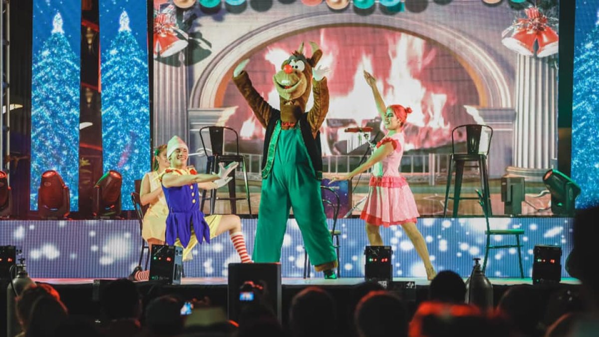 El encendido del árbol en el Malecón se ha destacado por llevar a cabo una serie de actos navideños.