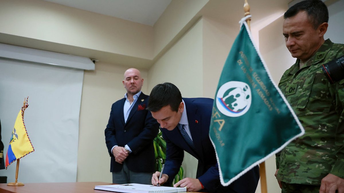 Este 3 de diciembre, el presidente de la República, Daniel Noboa Azin, recorrió las instalaciones del Instituto de Seguridad Social de las Fuerzas Armadas (ISSFA).