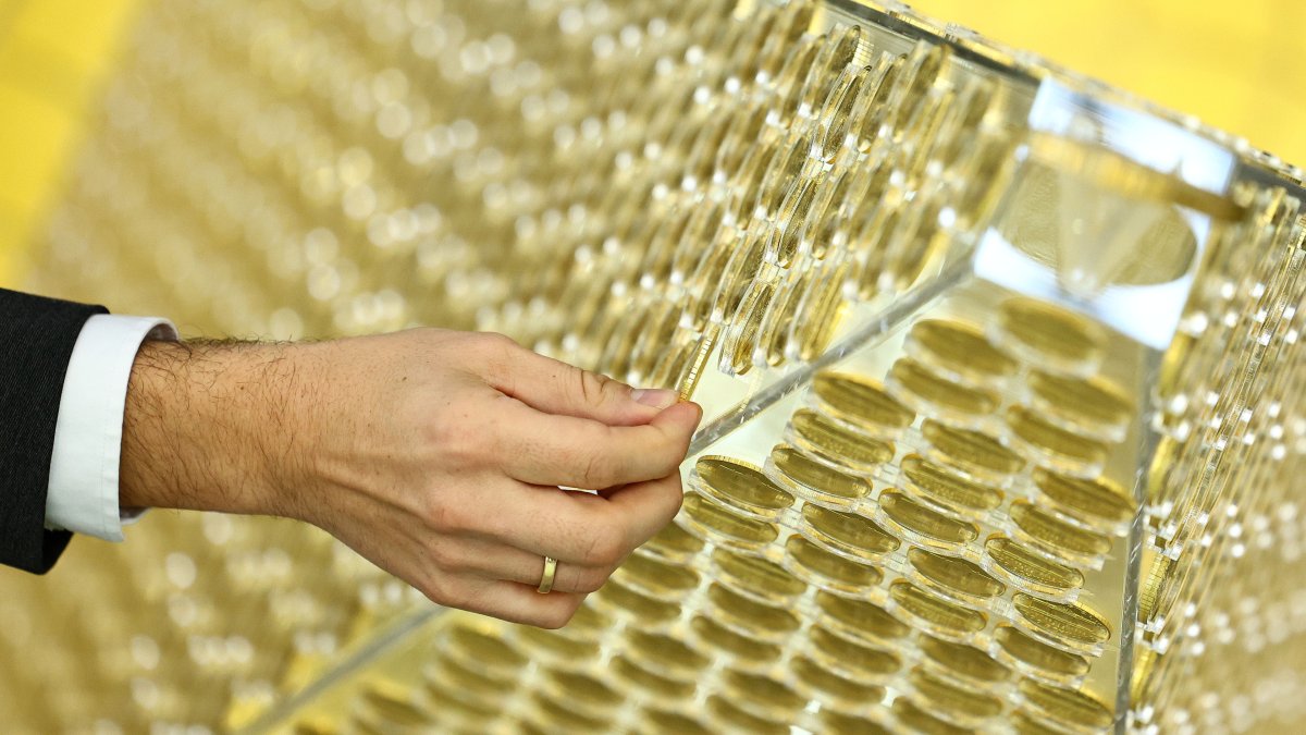 Decoración. El árbol de Navidad de oro, de la  empresa alemana Proaurum.