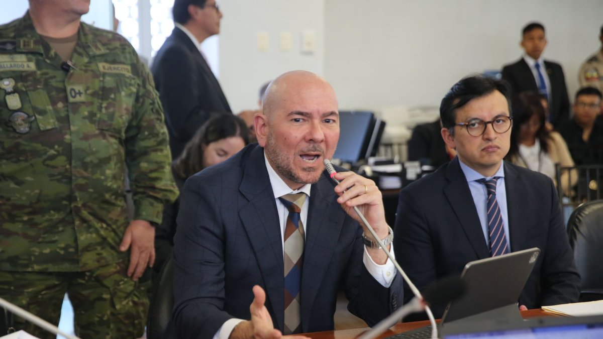 Lofreddo se refirió al artículo publicado por la revista británica durante una rueda de prensa del Bloque de Seguridad.