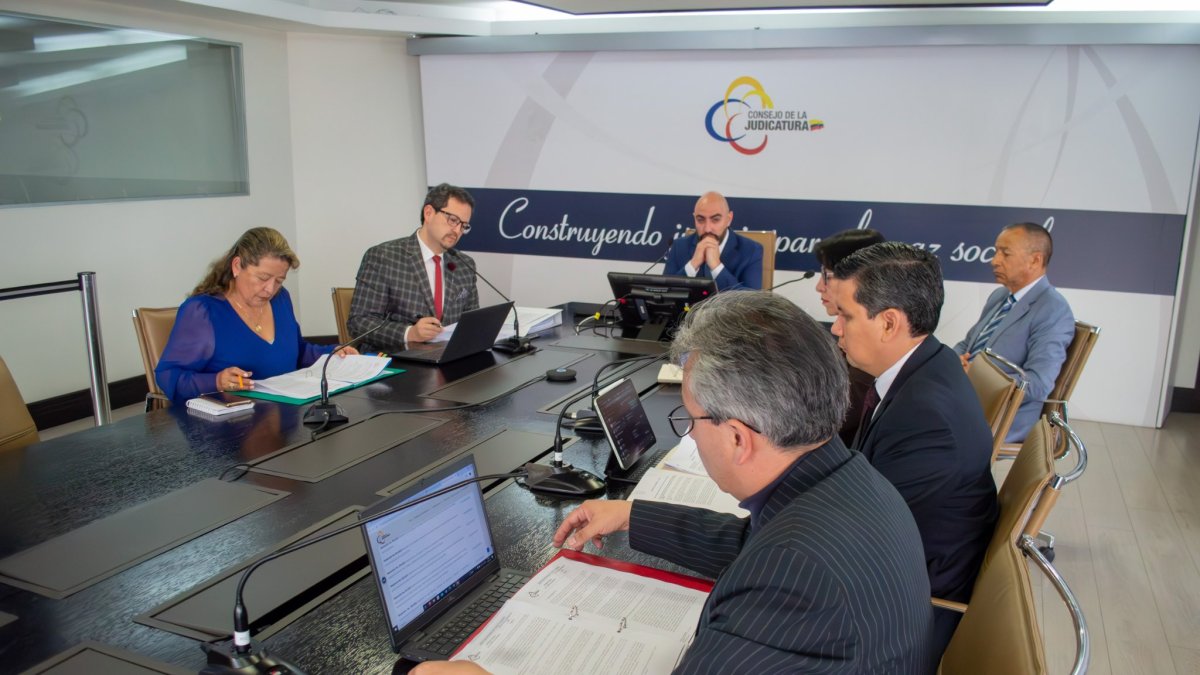 Judicatura resolvió la destitución de los dos jueces, tras conocer los expedientes disciplinarios.