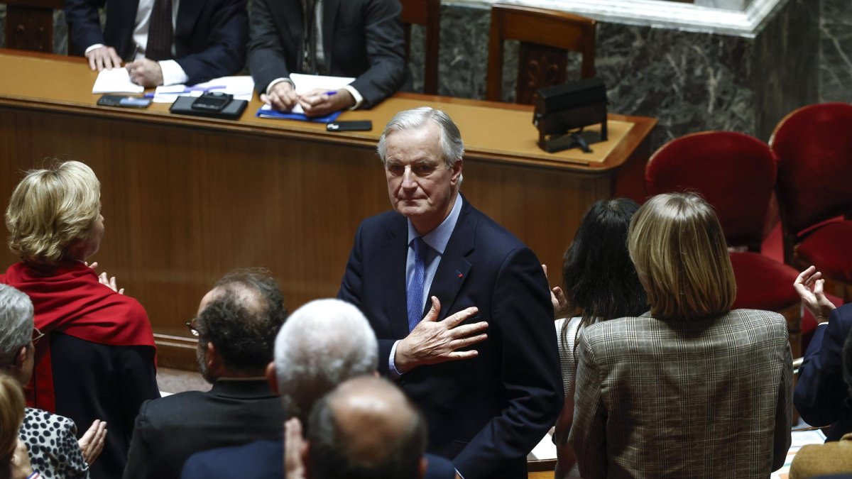 El primer ministro francés, Michel Barnier, tras pronunciar un discurso durante un voto de censura contra su gobierno en la Asamblea Nacional, en París, el 04 de diciembre de 2024.