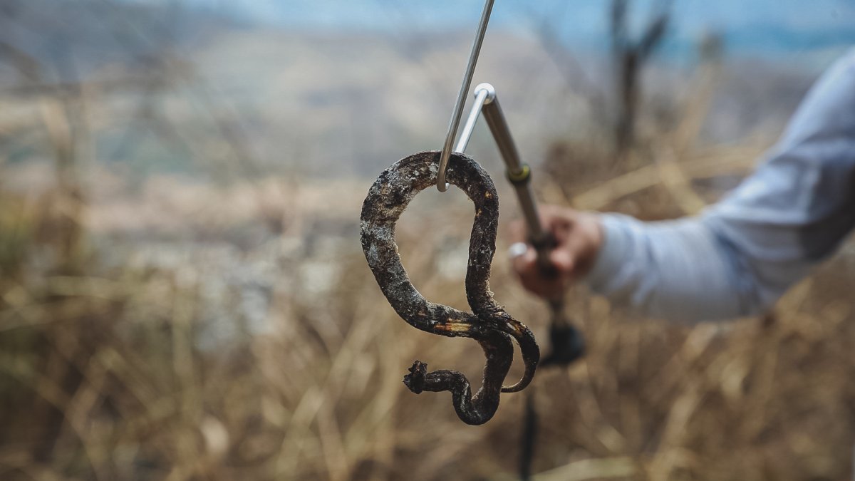Imagen de los esqueletos hallados en las zonas más críticas y devastadas en Cerro Azul.