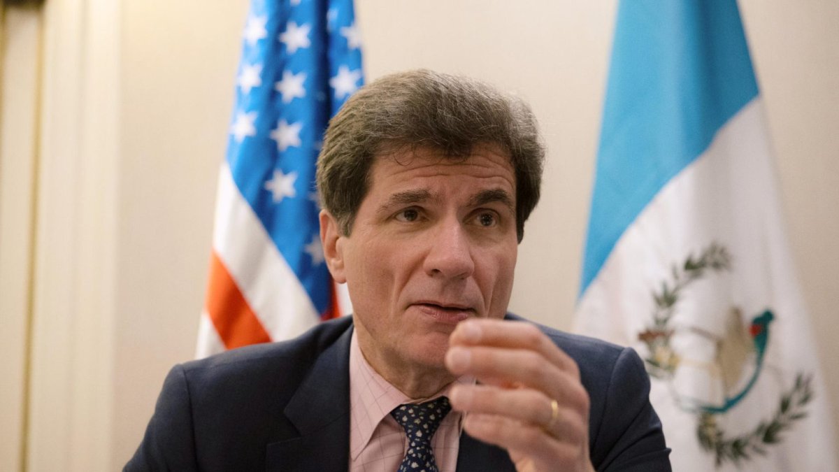 José W. Fernández es el subsecretario de Crecimiento Económico, Energía y Medio Ambiente del Departamento de Estado de EE. UU.