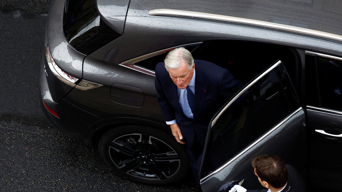 París. Michel Barnier llega a la ceremonia en la que el 5 de septiembre asumió como Primer Ministro.