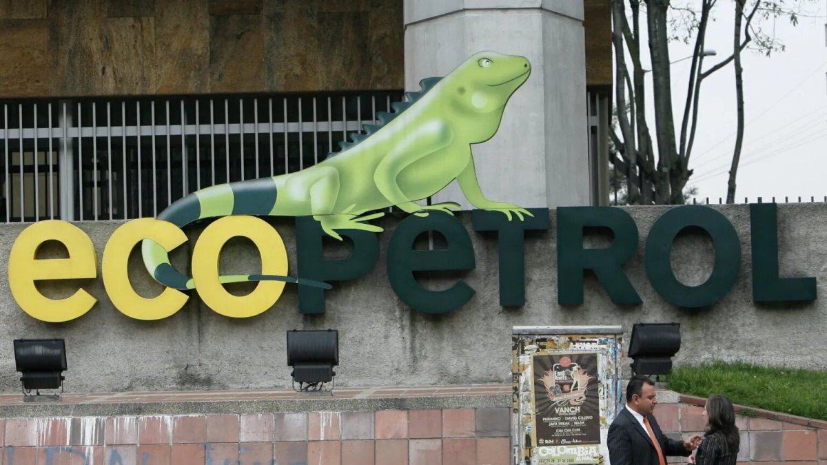 Imagen de archivo de la vista del logo de la petrolera estatal colombiana Ecopetrol.