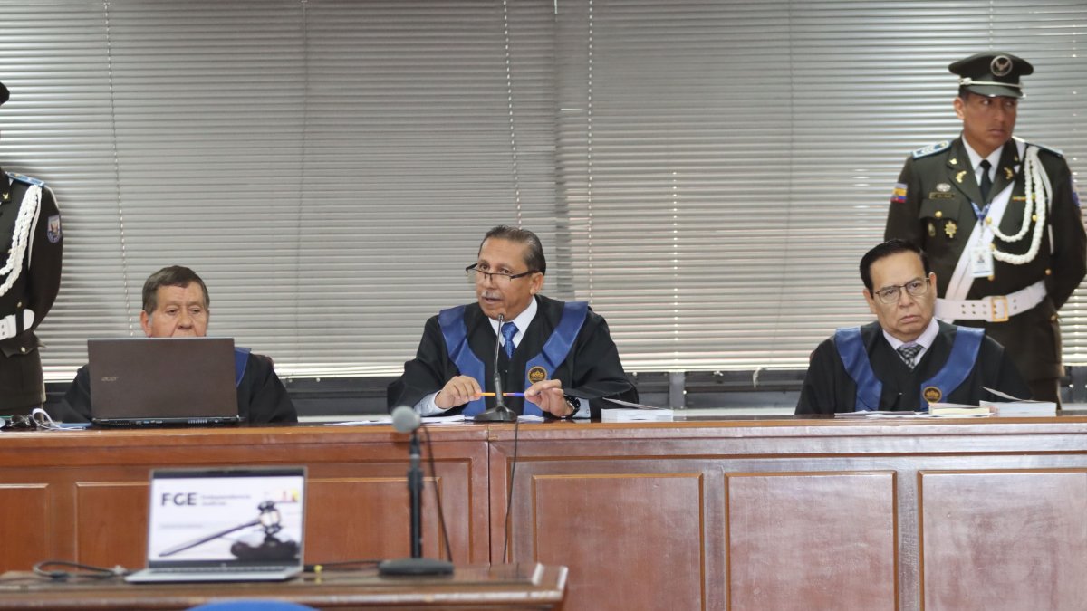 Autoridad. Los conjueces temporales Olavo Hernández, Hernán Barros y Edison Cantos llegaron a la CNJ el 27 de noviembre, designados por la Judicatura.