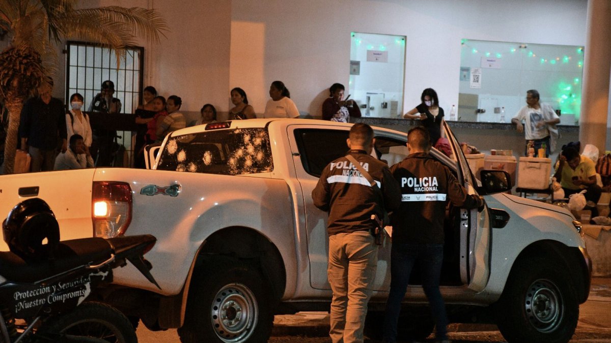 Se movilizaban en una camioneta blindada cuando fueron atacados a tiros por varios sujetos. Tanto el director como el conductor están con vida.