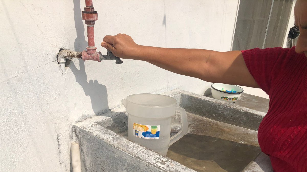 En varios barrios de Babahoyo las familias experimentan una serie de problemas por la falta de agua.