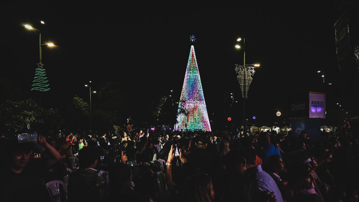 Samanes. El encendido del árbol se llevó a cabo el jueves 5 de diciembre.