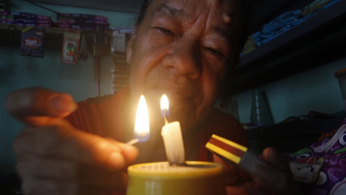 Los cortes de luz en Ecuador se reducen a tres horas